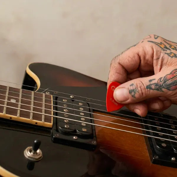 Zestaw muzyczny Stojak na instrument i 3x kostki